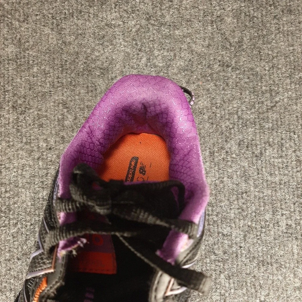 New Balance 410v7 Womens Size 7.5 Trail Running Shoes Black and Purple WT410CK7